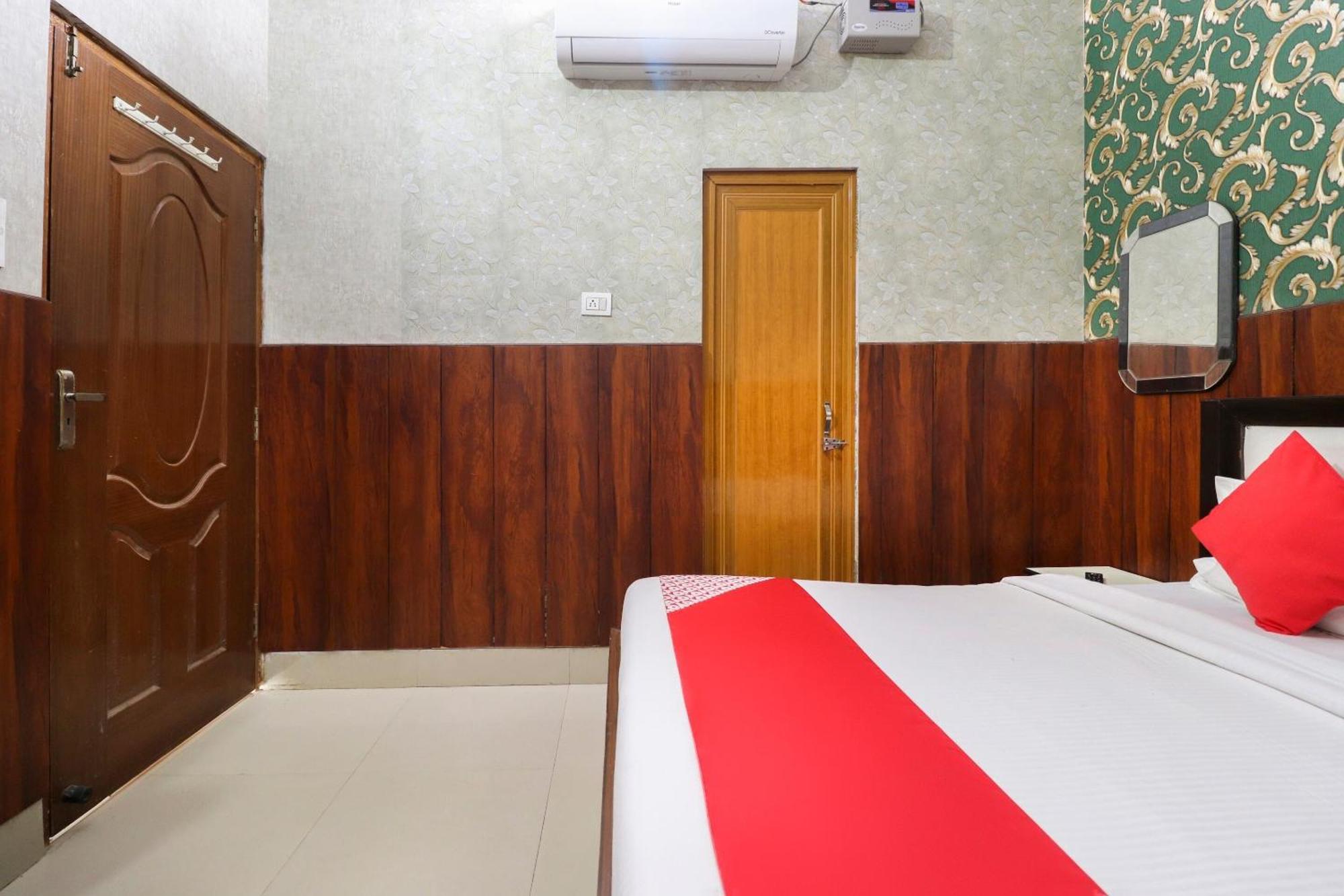 OYO 35382 Hotel Moon Light Roorkee Buitenkant foto
