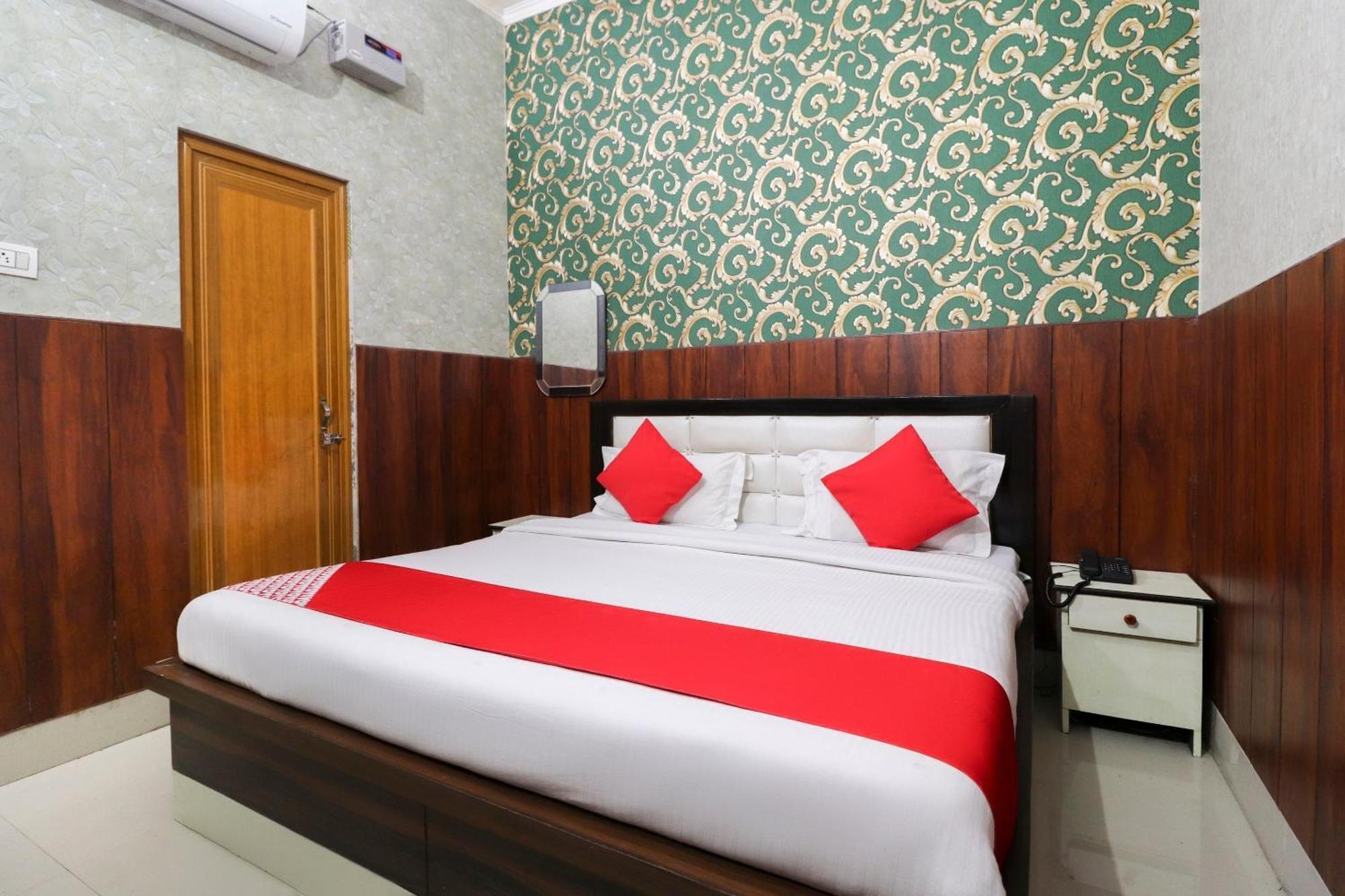 OYO 35382 Hotel Moon Light Roorkee Buitenkant foto